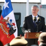 El Presidente de la Republica, Jose Antonio Kast, participa en ceremonia de conmemoracion del Aniversario del asesinato de los carabineros Heroes de Arauco, en la Primera Comisaria Control de Orden Publico de Los Alamos. Foto: Aton Chile.
