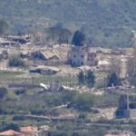Israel mantiene bombardeos en el sur de Líbano pese al anuncio de Trump Bombardeos israelíes sobre Beit Lif, en el sur de Libano Foto Europa Press