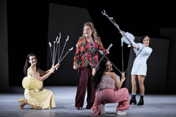 "Propaganda", obra de teatro.