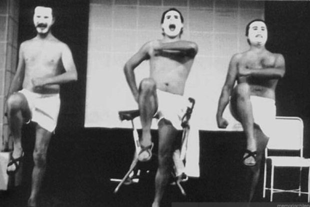 "Baño a baño", obra de teatro.