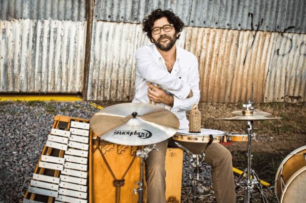 Carlos Passeggi, percusionista argentino. 