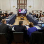 Mayoría oficialista se impone en la Comisión de Hacienda y aprueba en general el proyecto de Reconstrucción Nacional Integrantes de la Comisión de Hacienda.