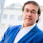 El Dr. Jaime Castillo, jefe de la Unidad de Trasplantes del HCUCH, valoró el hito como un avance para el hospital universitario y para la salud pública.