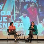 La directora Karin Cuyul durante una proyección de "La vida que vendrá".