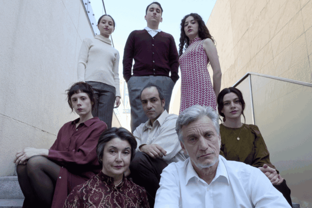 El elenco de "Los invasores" en el TNCH.